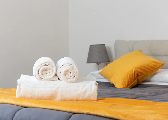 Artstay Exclusive Apt Near Train Metro, Parking